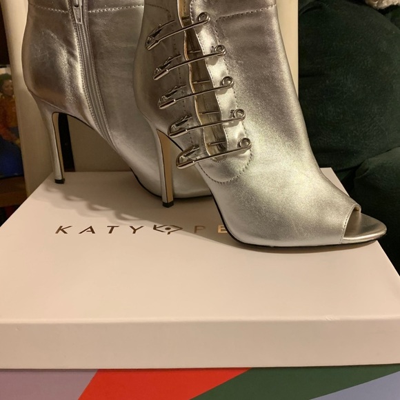 Leather Ankle Boots, Metallic Silver w/ pin detail on outer side & zipper inside - Picture 4 of 7